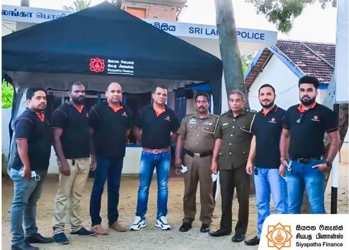 Siyapatha Finance donates Canopy tents to Sainthamaruthu Police Station